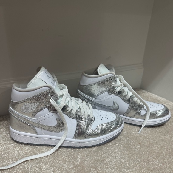 Nike Women's Sneakers in White and Silver - Picture 1 of 7